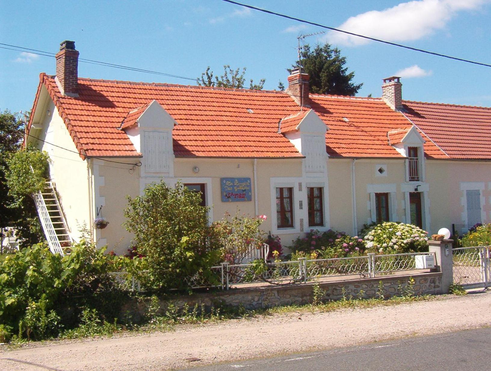 La Longere Des Gillettes Bed & Breakfast Bezenet Exterior photo