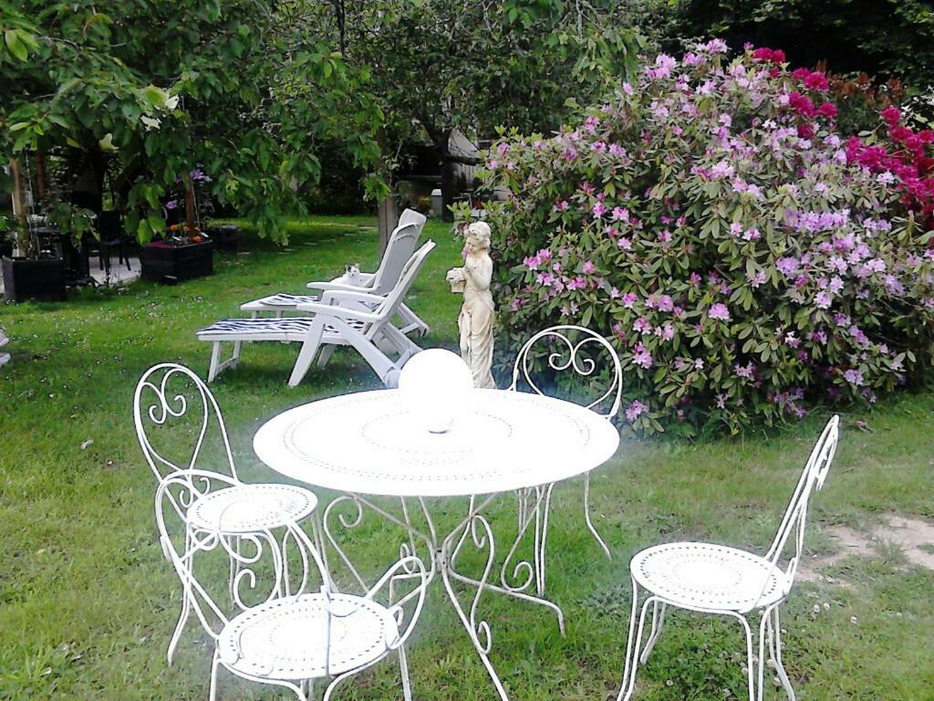 La Longere Des Gillettes Bed & Breakfast Bezenet Exterior photo
