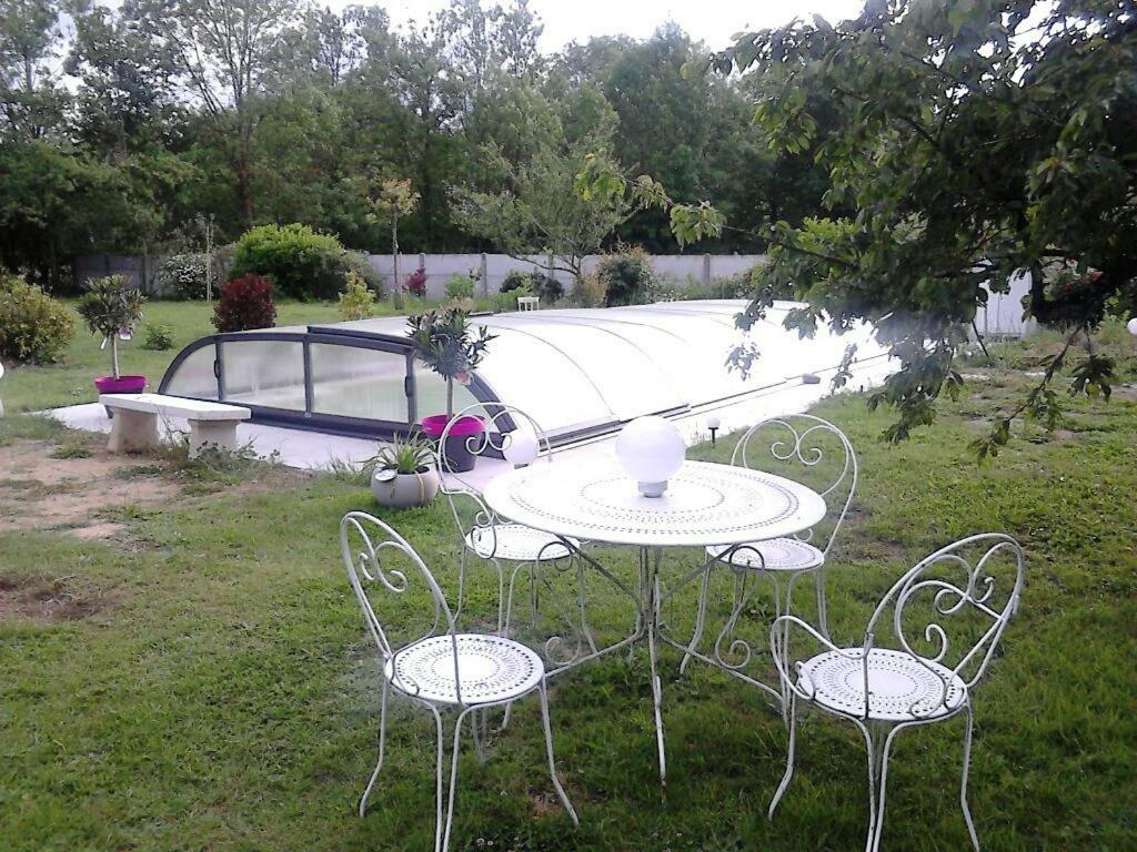 La Longere Des Gillettes Bed & Breakfast Bezenet Exterior photo